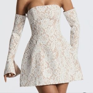 Chic Strapless Lace Dress in Cream